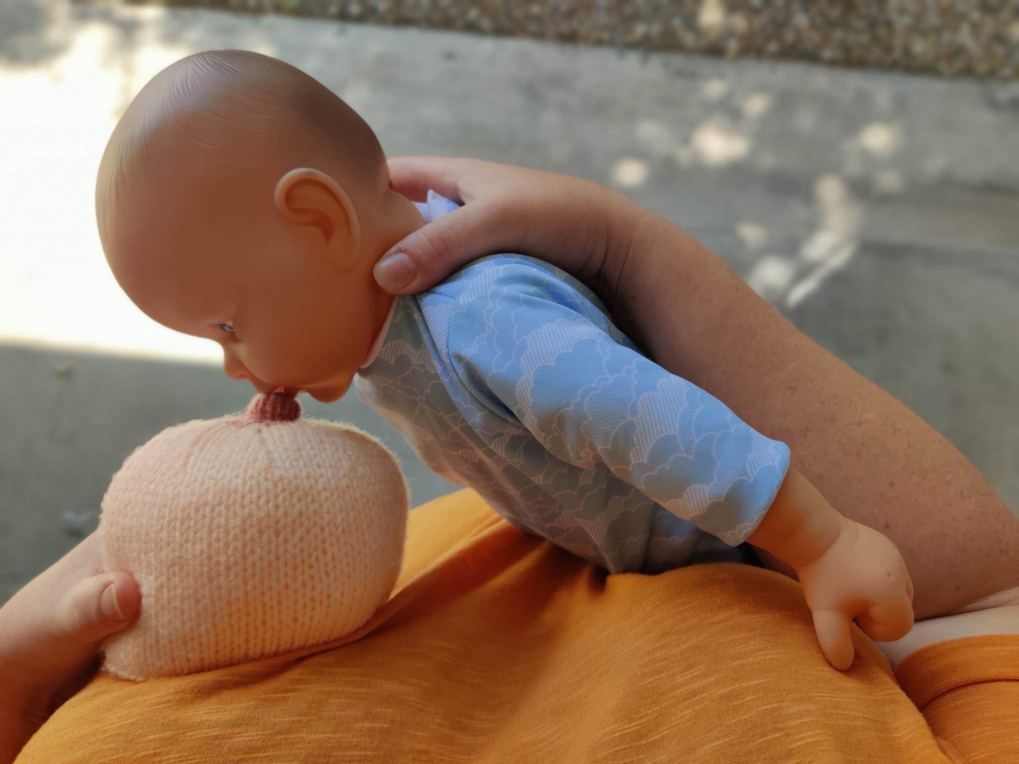 Baby breastfeeding with poor positioning (nipple in straight in mouth) causing a shallow latch - Arlie Hastings Lactation Consultant - breastfeeding support with home visits in the Gold Coast, Tamborine, Logan and Redlands areas.