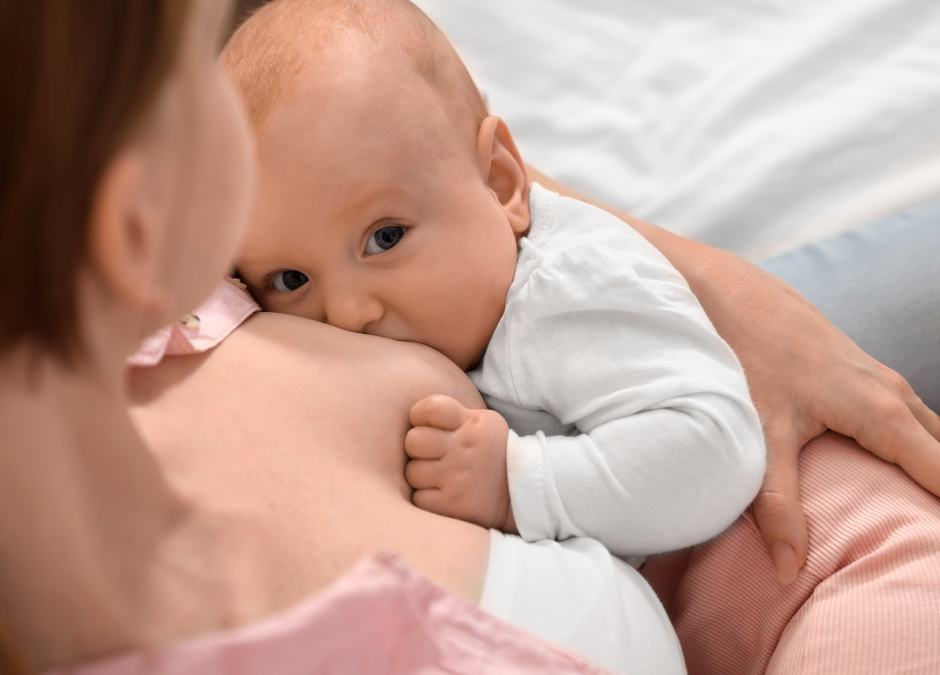 Breastfeeding baby looking up at camera while feeding - Arlie Hastings Lactation Consultant - home visits for breastfeeding support in the Gold Coast, Tamborine, Logan and Redlands areas.