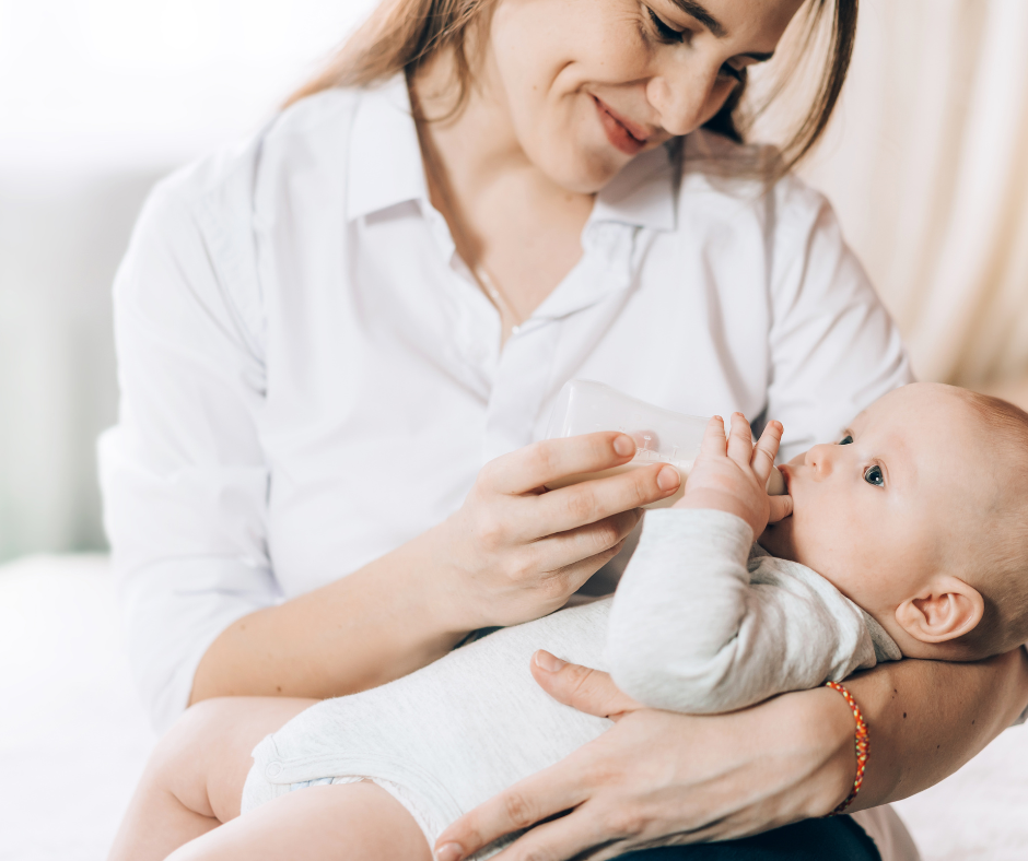 Mother feeding her baby with a bottle - Arlie Hastings Lactation Consultant. Breastfeeding support home visits in Gold Coast, Tamborine, Logan and Redlands. Telehealth video chat consultations.