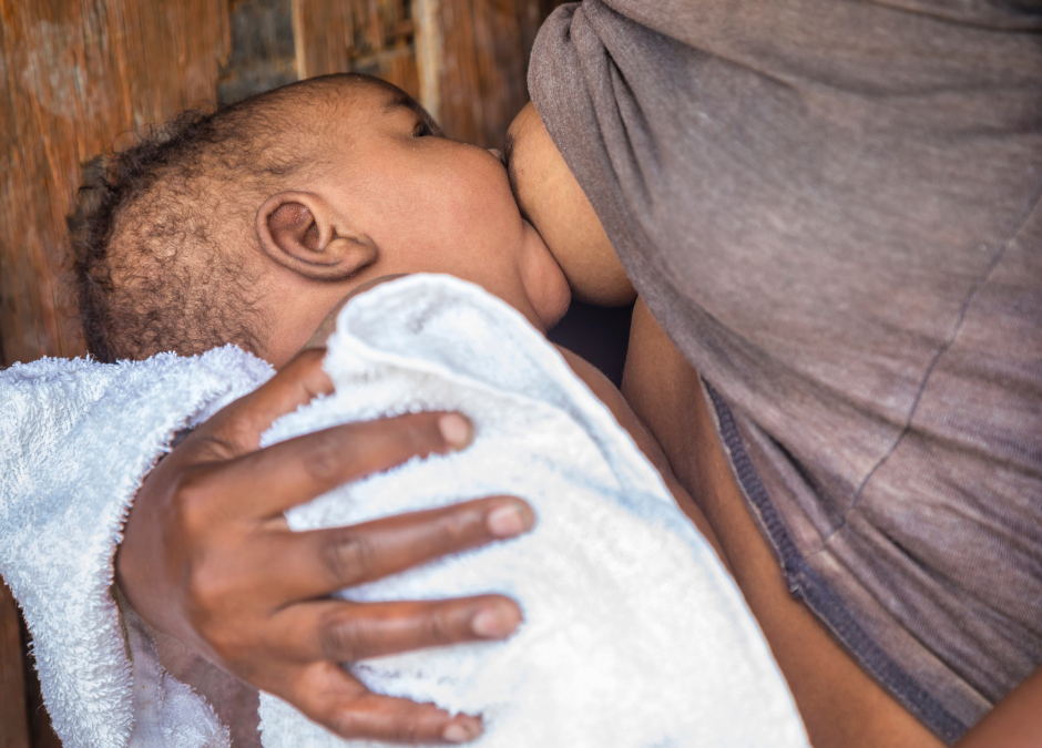 baby breastfeeding with a good latch - Arlie Hastings Lactation Consultant. Breastfeeding support home visits in Gold Coast, Tamborine, Logan and Redlands. Telehealth video chat consultations.